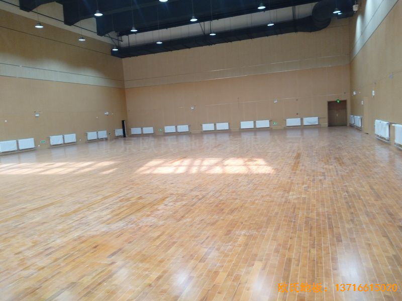 山東青島市李滄區(qū)佛耳崖小學(xué)運(yùn)動地板安裝案例
