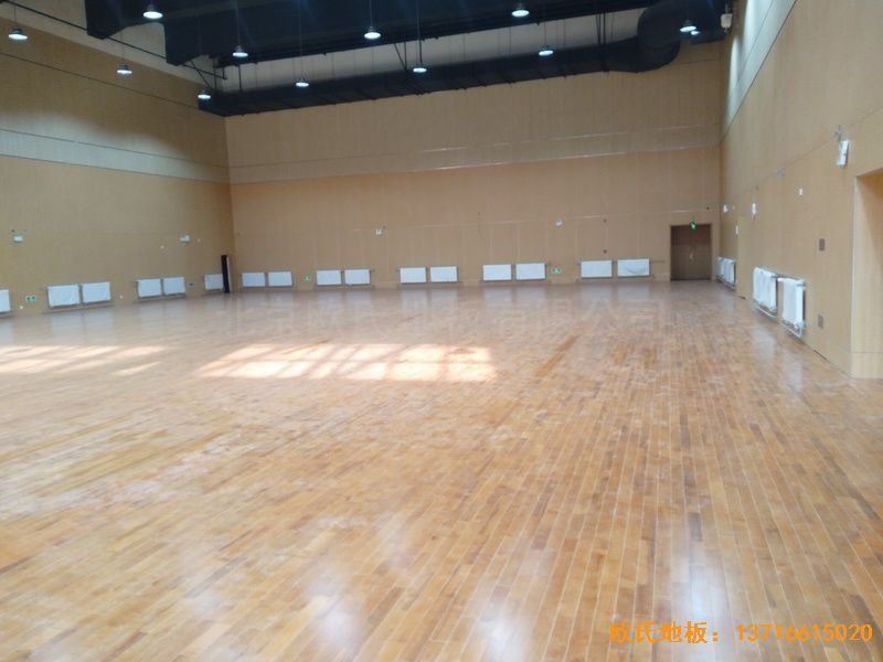 山東青島市李滄區(qū)佛耳崖小學(xué)運(yùn)動地板安裝案例