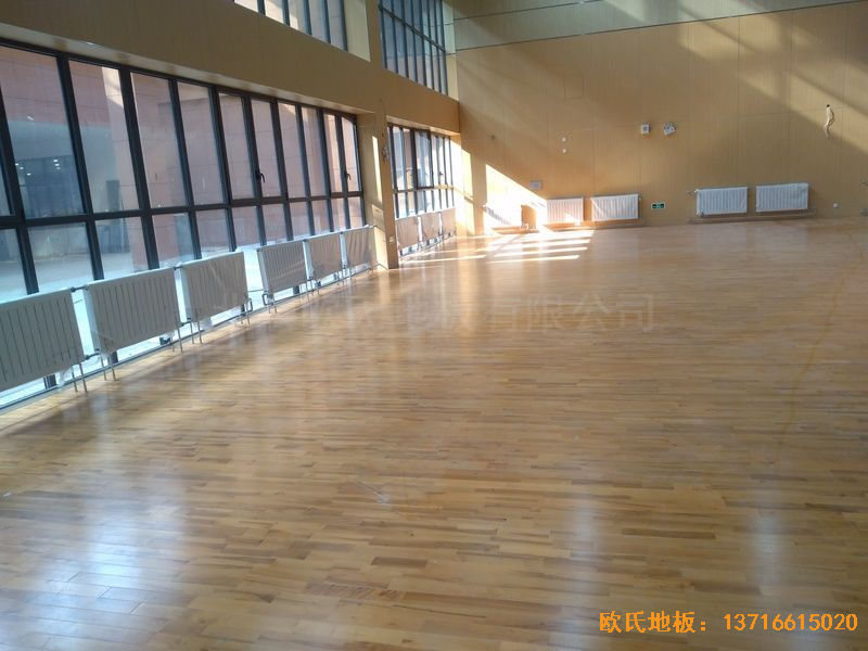 山東青島市李滄區(qū)佛耳崖小學(xué)運(yùn)動地板安裝案例