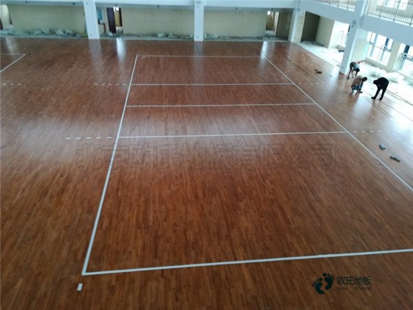 國(guó)產(chǎn)運(yùn)動(dòng)地板施工步驟3