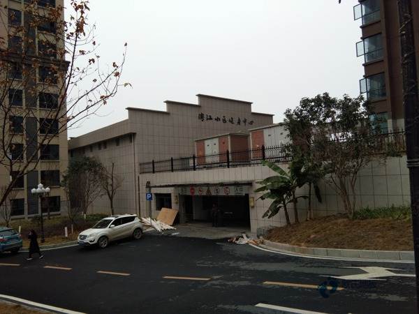 國標(biāo)運(yùn)動場地木地板施工團(tuán)隊3